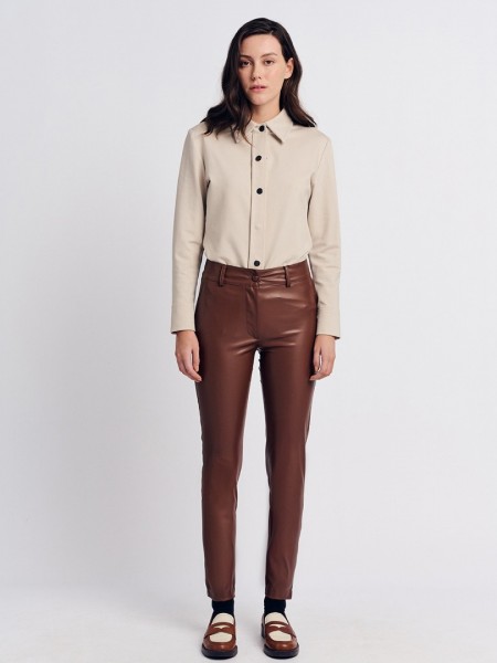 Ταμπά faux-leather παντελόνι αστραγάλου σε ίσια γραμμή, ψεύτικες πλαϊνές τσέπες και κλείσιμο μ κρυφό φερμουάρ και κουμπί μπροστά Forel 