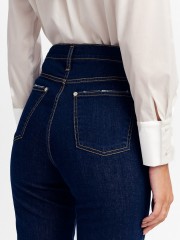 Blue jean ψηλόμεσο ελαστικό παντελόνι, με τετράγωνες τσέπες πίσω, πλάγιες μπροστά και κλείσιμο με μεταλλικό κουμπί και κρυφό φερμουάρ μπροστά Forel  