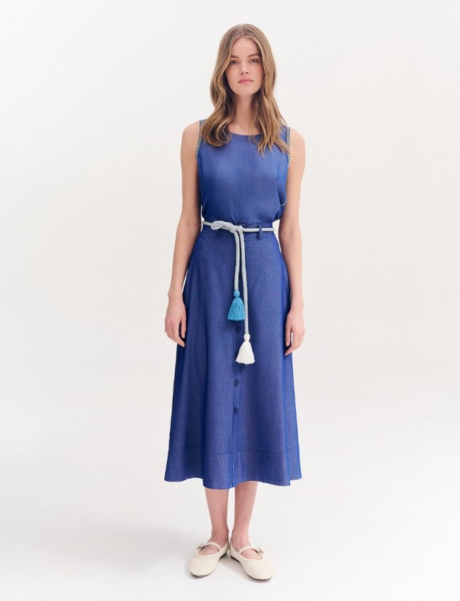 Blue jean tencel αμάνικη μπλούζα, σε ίσια γραμμή, με ανοιχτή στρογγυλή λαιμόκοψη και χρωματιστή γκρο κορδέλα στα τελειώματα Forel 
