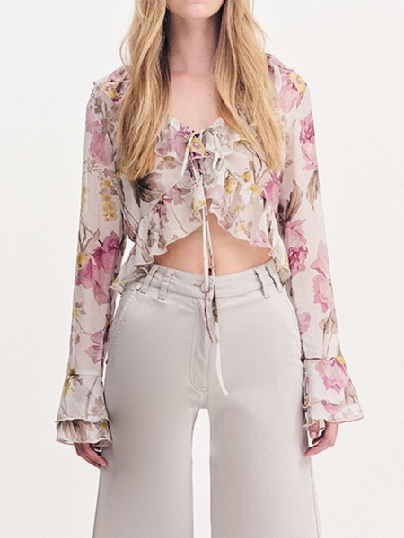 Floral printed εκρού μεταξωτό μακρυμάνικη μπλούζα, με V-λαιμόκοψη, διακοσμητικά βολάν και κλείσιμο με ρυθμιζόμενα κορδόνια Forel Case study 