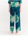 Floral printed πράσινη σατέν ψηλόμεση παντελόνα, σε ίσια γραμμή, με πλαϊνές τσέπες και λάστιχο πίσω στην μέση Forel 