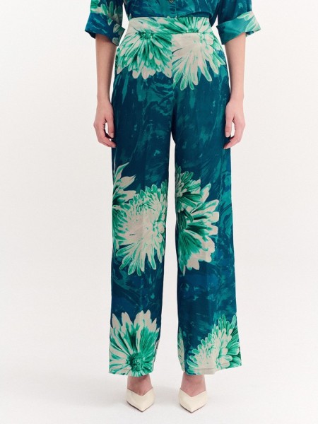 Floral printed πράσινη σατέν ψηλόμεση παντελόνα, σε ίσια γραμμή, με πλαϊνές τσέπες και λάστιχο πίσω στην μέση Forel 
