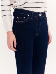 Blue jean ελαστικό πεντάτσεπο παντελόνι, σε εφαρμοστή γραμμή, με ταμπά γαζιά και κλείσιμο με κουμπί και κρυφό φερμουάρ μπροστά Forel 