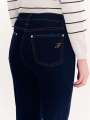 Blue jean ελαστικό πεντάτσεπο παντελόνι, σε εφαρμοστή γραμμή, με ταμπά γαζιά και κλείσιμο με κουμπί και κρυφό φερμουάρ μπροστά Forel 
