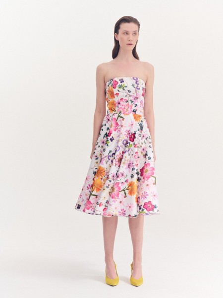 Floral printed ροζ σατέν midi strapless φόρεμα, σε κλος γραμμή, κλείσιμο με φερμουάρ πίσω και αποσπώμενες τιράντες Forel 