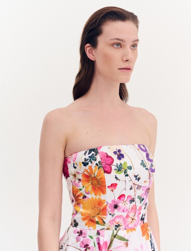 Floral printed ροζ σατέν midi strapless φόρεμα, σε κλος γραμμή, κλείσιμο με φερμουάρ πίσω και αποσπώμενες τιράντες Forel 