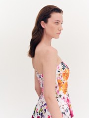 Floral printed ροζ σατέν midi strapless φόρεμα, σε κλος γραμμή, κλείσιμο με φερμουάρ πίσω και αποσπώμενες τιράντες Forel 