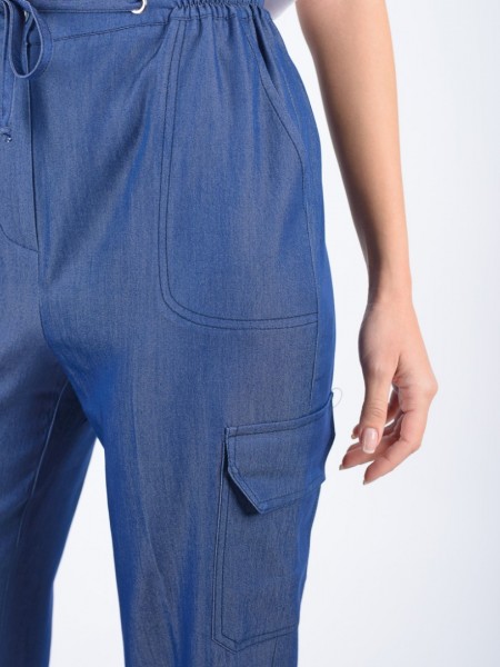 Blue jean τύπου tensel ψηλόμεσο croped παντελόνι με μεγάλες πλαϊνές εξωτερικές τσέπες, κλείσιμο με φερμουάρ και κουμπί και λάστιχο με κορδόνι στη μέση Forel