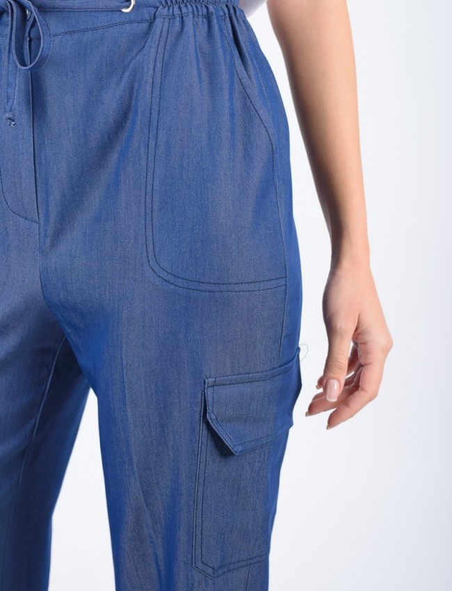 Blue jean τύπου tensel ψηλόμεσο croped παντελόνι με μεγάλες πλαϊνές εξωτερικές τσέπες, κλείσιμο με φερμουάρ και κουμπί και λάστιχο με κορδόνι στη μέση Forel