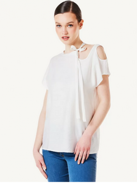 Λευκή κοντομάνικη μπλούζα με στρογγυλή λαιμόκοψη και ιδιαίτερο δέσιμο στο μανίκι Forel