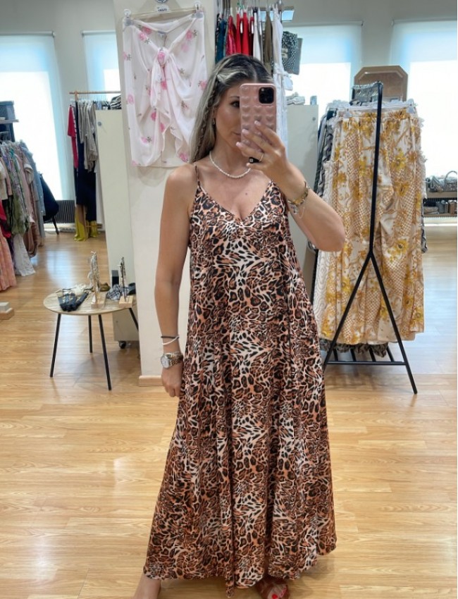 Leopard printed μαύρο αμάνικο satin touch midi φόρεμα, σε χαλαρή γραμμή, με πλαϊνά ανοίγματα και με λεπτές ρυθμιζόμενες τιράντες  Innocent