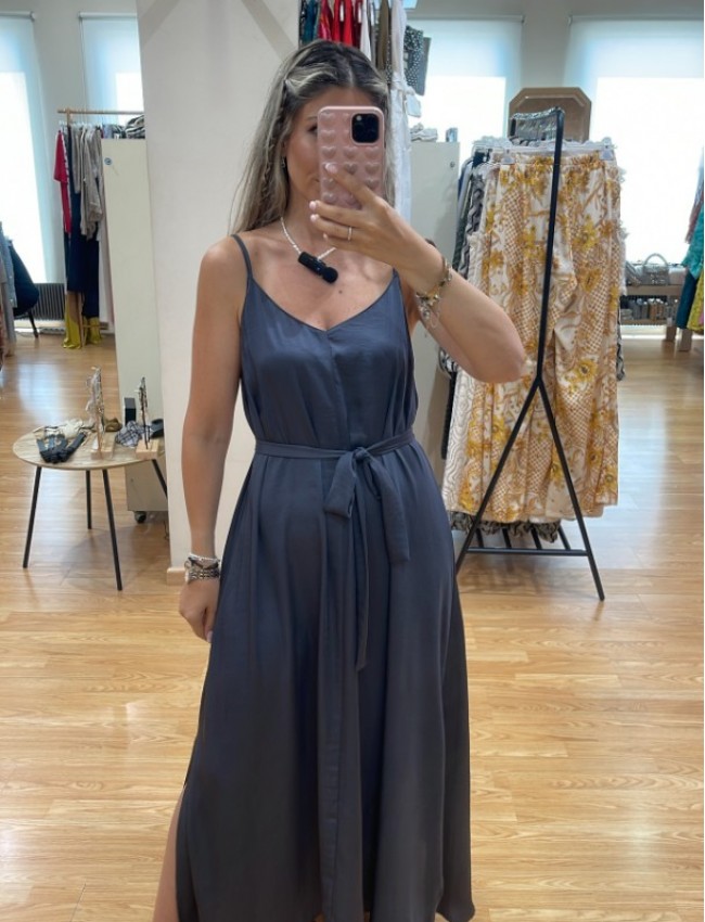 Γκρι αμάνικο satin touch midi φόρεμα, σε χαλαρή γραμμή, με λεπτές ρυθμιζόμενες τιράντες και αποσπώμενη υφασμάτινη ζώνη Innocent Γκρι αμάνικο satin touch midi φόρεμα, σε χαλαρή γραμμή, με λεπτές ρυθμιζόμενες τιράντες και αποσπώμενη υφασμάτινη ζώνη Innocent