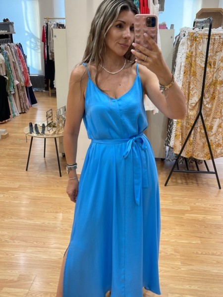 Σιελ αμάνικο satin touch midi φόρεμα, σε χαλαρή γραμμή, με λεπτές ρυθμιζόμενες τιράντες και αποσπώμενη υφασμάτινη ζώνη Innocent