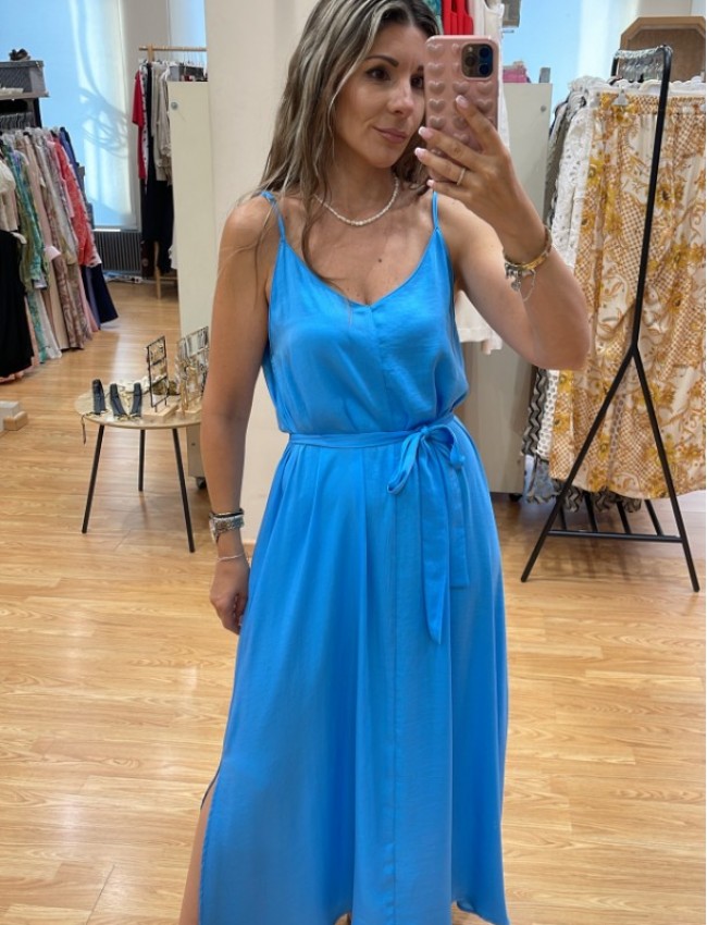 Σιελ αμάνικο satin touch midi φόρεμα, σε χαλαρή γραμμή, με λεπτές ρυθμιζόμενες τιράντες και αποσπώμενη υφασμάτινη ζώνη Innocent