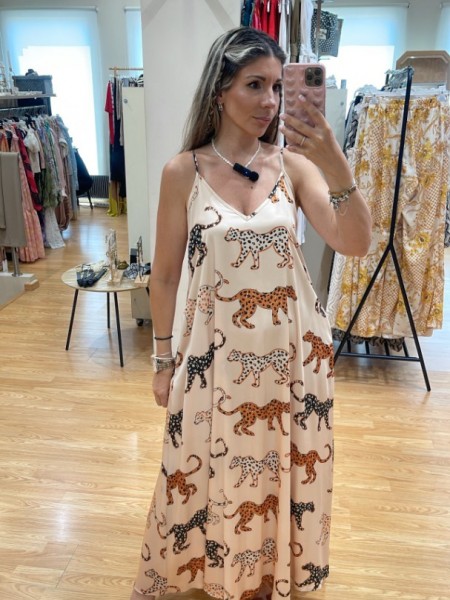 Εμπριμέ βανίλια αμάνικο satin touch midi φόρεμα, με τύπωμα αχιβάδες, πλαϊνά ανοίγματα και με λεπτές ρυθμιζόμενες τιράντες Innocent