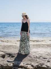 Εμπριμέ πράσινη ψηλόμεση παντελόνα με φαρδιά μπάσκα μπροστά και λάστιχο πίσω στη μέση Innocent