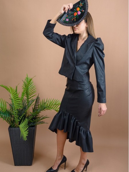 Μαύρη faux-leather ψηλόμεση midi φούστα με μπροστινό εξωτερικό φερμουάρ, σούρες στην πίσω πλευρά και μεγάλο βολάν στο τελείωμα Innocent