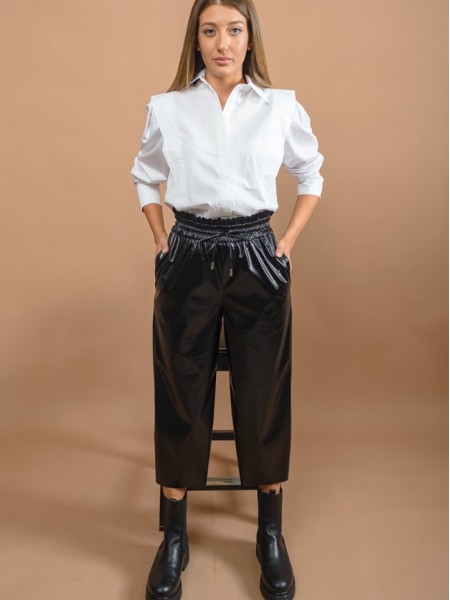 Μαύρο ψηλόμεσο faux-leather cropped παντελόνι με φαρδύ λάστιχο στην μέση και πλαϊνές τσέπες Innocent