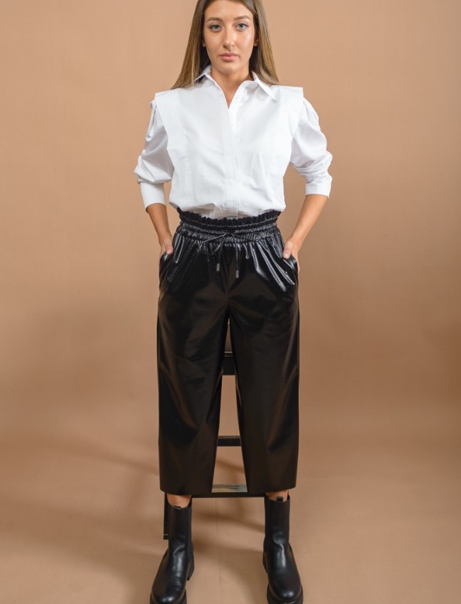 Μαύρο ψηλόμεσο faux-leather cropped παντελόνι με φαρδύ λάστιχο στην μέση και πλαϊνές τσέπες Innocent
