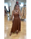 Καφέ αμάνικο satin touch midi φόρεμα, σε χαλαρή γραμμή, με λεπτές ρυθμιζόμενες τιράντες και αποσπώμενη υφασμάτινη ζώνη Innocent