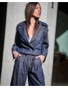 Blue Jean jacket σε τετράγωνη γραμμή, κρουαζέ  κλείσιμο με κουμπιά , μπροστινές τσέπες και ρυθμιζόμενο εσωτερικά λάστιχο στο τελείωμα innocent