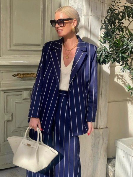 Ριγέ μπλε oversized μονόκουμπο σακάκι σε ίσια γραμμή, με πέτο γιακά και χωρίς τσέπες Innocent
