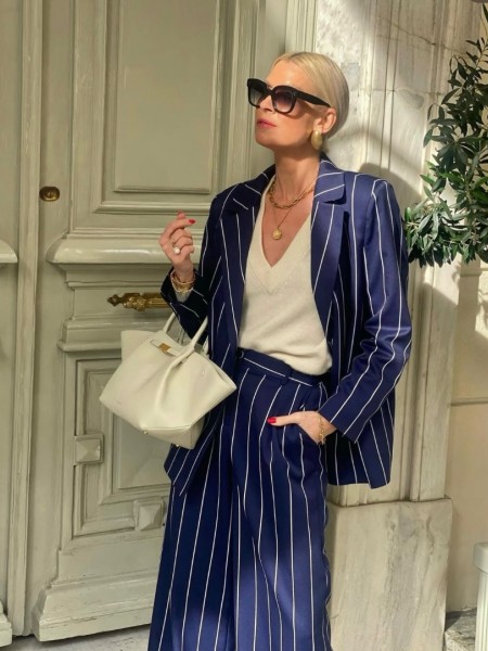 Ριγέ μπλε oversized μονόκουμπο σακάκι σε ίσια γραμμή, με πέτο γιακά και χωρίς τσέπες Innocent