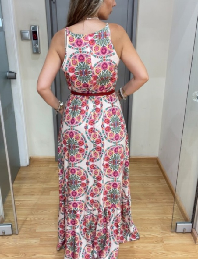 Floral printed φούξια αμάνικο maxi φόρεμα σε χαλαρή γραμμή, σταθερή μέση, βολάν στο τελείωμα, halter λαιμόκοψη με παρτούς ώμους και κλείσιμο με κρυφό φερμουάρ στην πλάτη innocent 