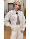 Εκρού δαντελένιο bomber-jacket, με μάο λαιμόκοψη, φουσκωτό τελείωμα στο μανίκι και κλείσιμο με χρυσό φερμουάρ Innocent 