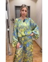 Floral printed κίτρινη-σιελ μακρυμάνικη σατέν μπλούζα σε φαρδιά γραμμή, ρεγκλάν μανικοκόλληση, ανοιχτή στρογγυλή λαιμόκοψη και κλείσμο με κουμπί ψηλά στην πλάτη Innocent