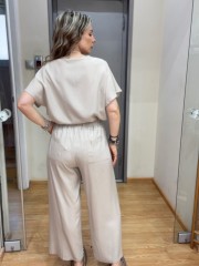 Μπεζ ψηλόμεσο tencel παντελόνι σε ίσια γραμμή, με μπροστινές πιέτες, λάστιχο στην μέση και τετράγωνες τσέπες πίσω Innocent