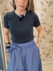 Indigo ψηλόμεση παντελονοφούστα, τύπου denim, με λάστιχο στη μέση, κρυφές πλαϊνές τσέπες και αποσπώμενη ζώνη στην μέση innocent