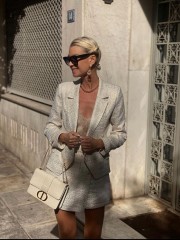 Tweed χρυσό σταυροκουμπωτό σακάκι , σε μεσάτη γραμμή, με ιδιαίτερα κουμπιά και μπροστινές μικρές καπακωτές τσέπες Innocent