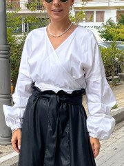 Λευκό βαμβακοσατέν κρουαζέ oversized μακρυμάνικο πουκάμισο με δέσιμο-φιόγκο στο πλάι και μικρές σούρες με πιασίματα στα balloon μανίκια Innocent