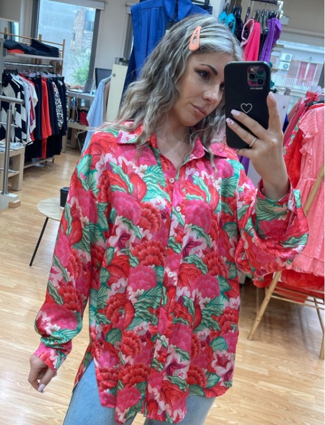 Floral printed φούξια σατέν oversized πουκάμισο με κουφοπιέτα στην πλάτη, ρεγκλάν μανικοκόλληση και μικρά ανοίγματα στα τελειώματα innocent 