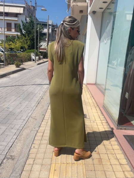 Λάδι αμάνικο maxi φόρεμα σε modal ύφανση, στρογγυλή λαιμόκοψη, πλαϊνά ανοίγματα και μικρά πλαϊνά καστίσματα στην μέση Innocent 