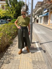 Χακί ψηλόμεση faux leather παντελονόφουστα με λάστιχο στην μέση, πλαϊνές τσέπες και αποσπώμενη υφασμάτινή ζώνη Innocent