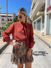 Εκάι μακρυμάνικο ημιδιάφανο πουκάμισο από μουσελίνα , σε ίσια γραμμή, με μικρές πιέτες στους ώμους, μη αποσπώμενο γραβατάκι μπροστά και μάο γιακά Innocent