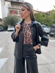Μαύρο faux leather πουκάμισο σε τετράγωνη γραμμή με 3/4 μανίκια και διακοσμητικές ραφές innocent