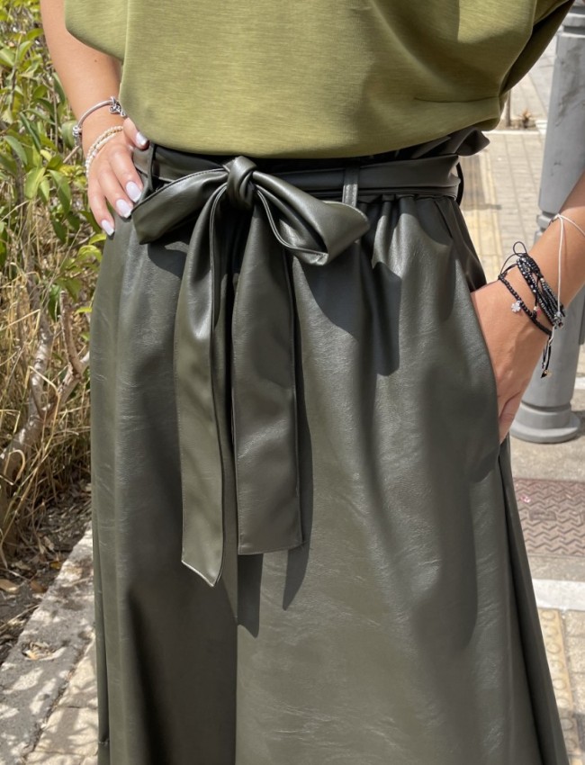 Χακί ψηλόμεση faux leather παντελονόφουστα με λάστιχο στην μέση, πλαϊνές τσέπες και αποσπώμενη υφασμάτινή ζώνη Innocent