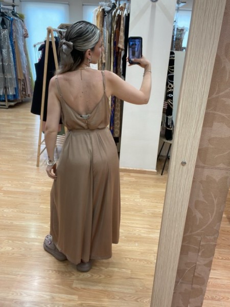 Nude ολόσωμη φόρμα satin touch, με λεπτή τιράντα και αποσπώμενη ζώνη Innocent