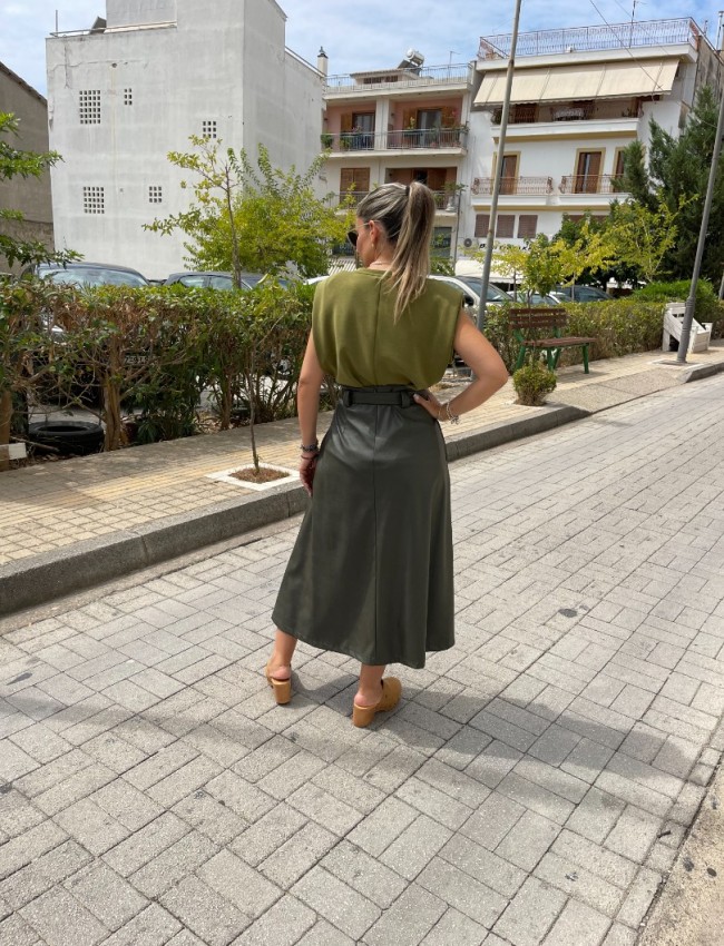 Χακί ψηλόμεση faux-leather midi φούστα σε Α γραμμή, μπροστινές πιέτες, πλαϊνές τσέπες, αποσπώμενη ζώνη και κλείσιμο με κρυφό φερμουάρ πίσω Innocent 