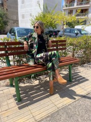 Floral printed πράσινο ψηλόμεσο παντελόνι σε ίσια γραμμή με συνδυασμό διαφορετικών print λάστιχο στη μέση, πλαϊνές τσέπες και ρυθμιζόμενο κορδόνι Innocent 