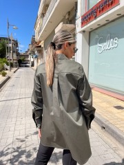 Χακί βαμβακοσατέν μακρυμάνικο πουκάμισο σε Α-γραμμή με κουφόπιετα στην πλάτη και κρυφό κλείσιμο με κουμπιά μπροστά Innocent 