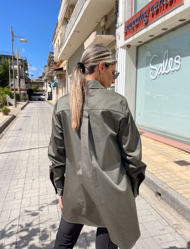 Χακί βαμβακοσατέν μακρυμάνικο πουκάμισο σε Α-γραμμή με κουφόπιετα στην πλάτη και κρυφό κλείσιμο με κουμπιά μπροστά Innocent 