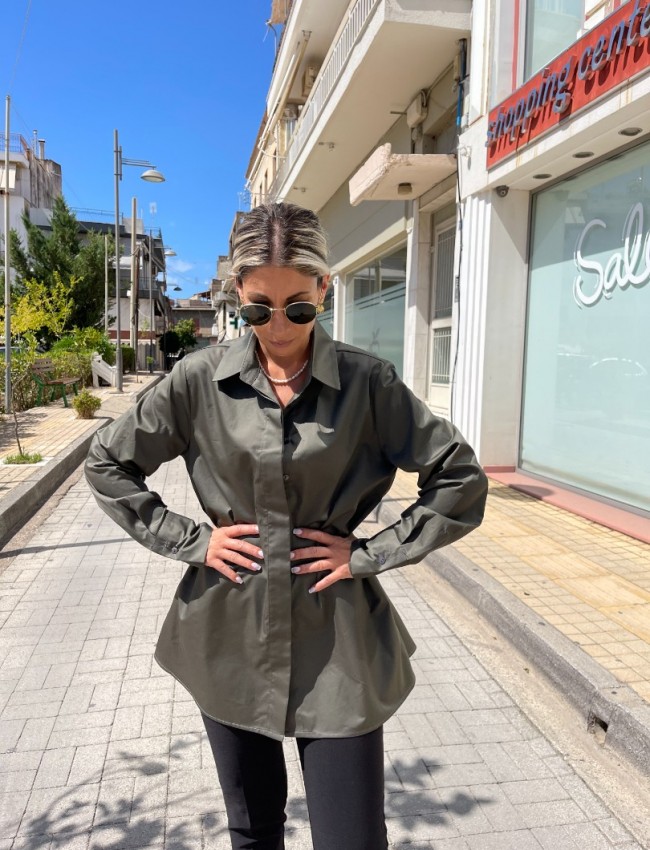 Χακί βαμβακοσατέν μακρυμάνικο πουκάμισο σε Α-γραμμή με κουφόπιετα στην πλάτη και κρυφό κλείσιμο με κουμπιά μπροστά Innocent 
