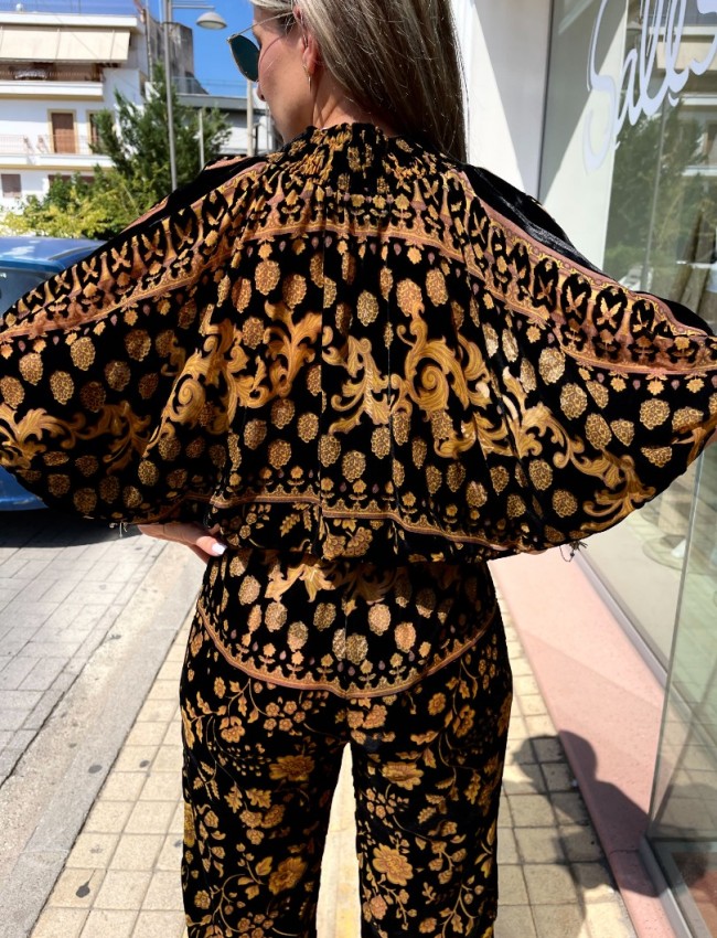Εμπριμέ μαύρη κοντομάνικη  cropped μπλούζα σε flocko ύφανση με λάστιχα στα μανίκια και στο τελείωμα Innocent 