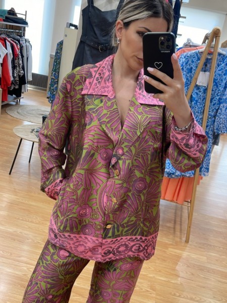 Floral printed ροζ- λαδί σατέν πουκάμισο-σακάκι με συνδυασμό  print, κλείσιμο με κουμπιά μπροστά και μικρά πλαϊνά ανοίγματα Innocent 