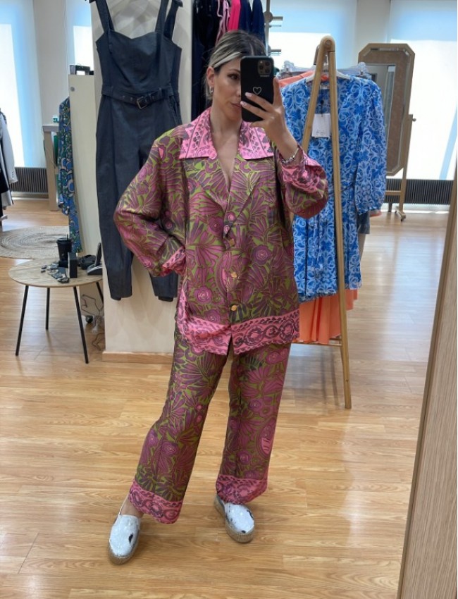 Floral printed ροζ- λαδί σατέν πουκάμισο-σακάκι με συνδυασμό  print, κλείσιμο με κουμπιά μπροστά και μικρά πλαϊνά ανοίγματα Innocent 