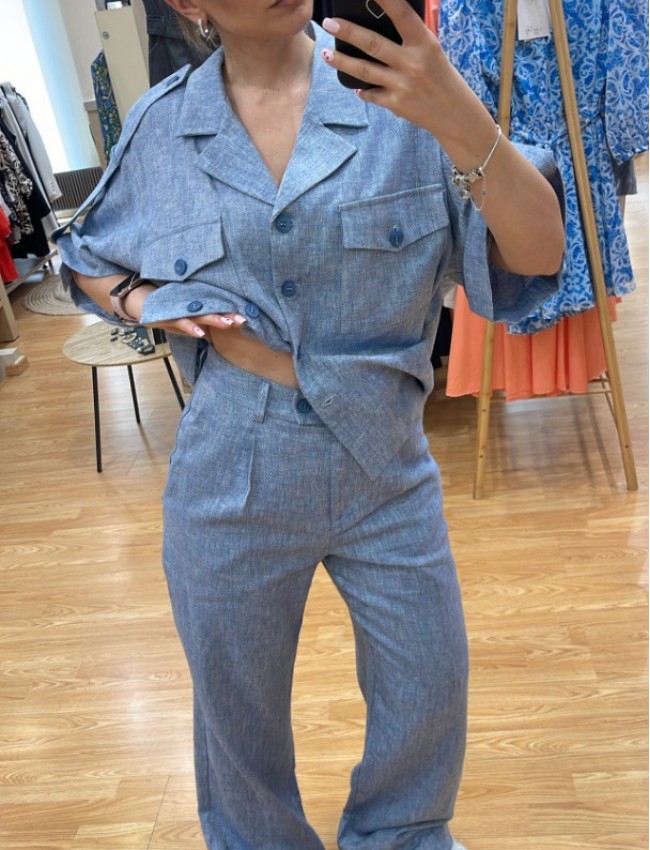 Tweed γαλάζια ψηλόμεση παντελόνα σε ίσια γραμμή, με μικρές μπροστινές πιέτες, πλαϊνές τσέπες και κλείσιμο με κρυφό φερμουάρ και πλάγιο κουμπί Innocent 